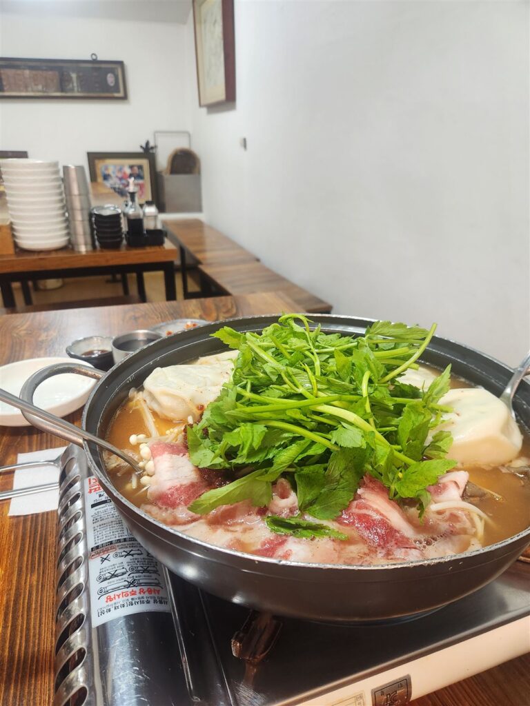 Pangsit Korea (Mandu) dekat City Hall — Hot Pot Buatan Tangan di Hanok Tersembunyi